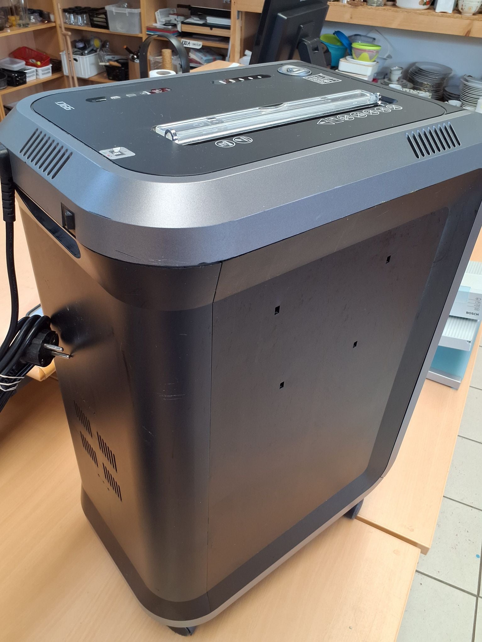 Fellowes makulator